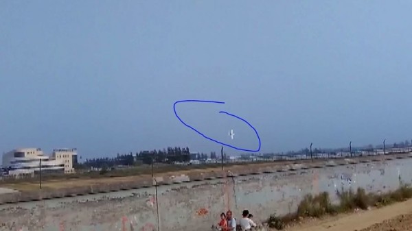 لحظة تحطم طائرة أثناء عرض جوي في الصين