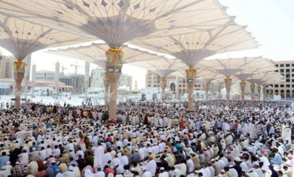 نصف مليون مصلٍ يؤدون آخر جمعة في العام الهجري بالمسجد النبوي