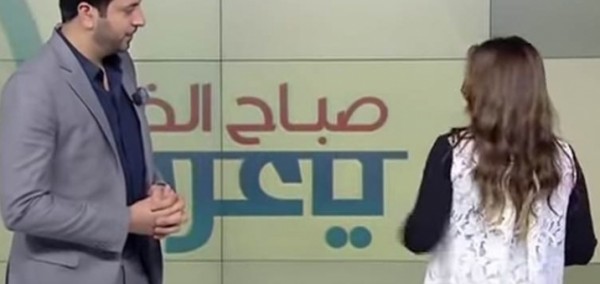 رد فعل مذيعة mbc على مغازلة زميلها لها على الهواء