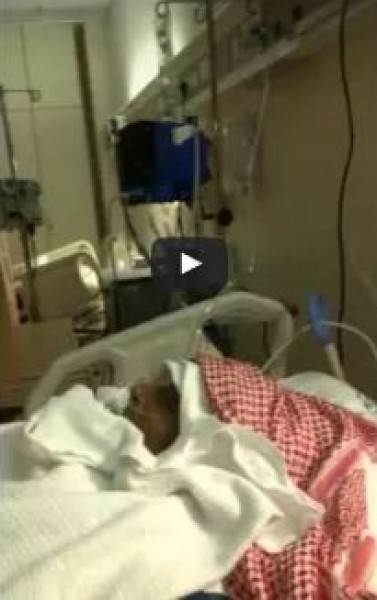 سعودي يرفع الأذان وهو في حالة غيبوبة
