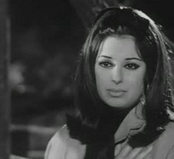 القريب منك بعيد - نجاة الصغيرة