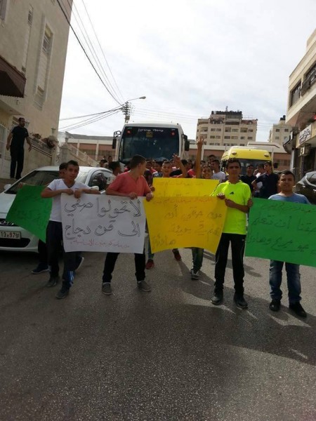 فعاليات ومؤسسات مخيم جنين تنظم وقفة أحتجاجية أمام مكاتب الوكالة في نابلس