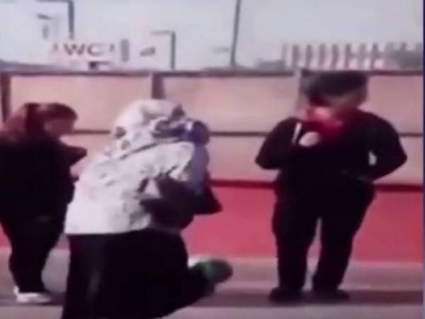 عجوز تنافس ميسي بمهارات كروية مذهلة