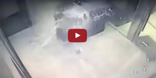 لحظة واحدة فصلت هذا الشاب عن موت محقق