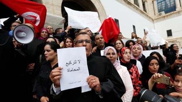 إضراب آلاف المحامين التونسيين احتجاجا على فرض ضرائب جديدة
