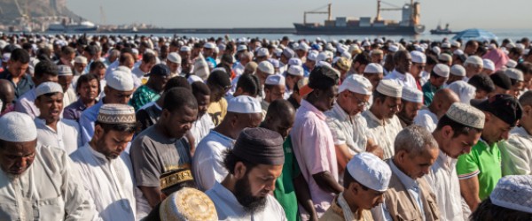 مسلمو إيطاليا يستأجرون أماكن للصلاة بعد إغلاق خمسة مساجد