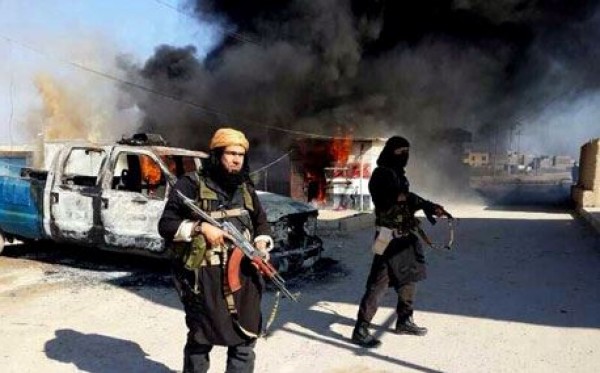 تنظيم الدولة الإسلامية يحرق معمل أدوية في نينوى