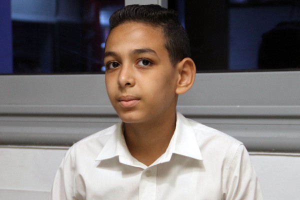 بالصور والفيديو: كيف أصبح هذا الطفل المصري صاحب "أشهر بوست" على الفيس بوك؟!