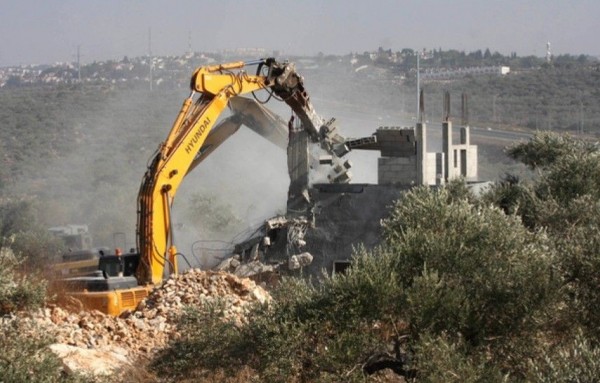 القدس: جرافات الاحتلال تهدم بناية سكنية في بلدة سلوان