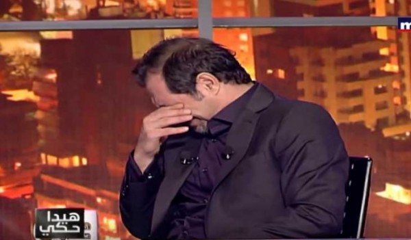 عادل كرم يبكي بسبب سعد الحريري