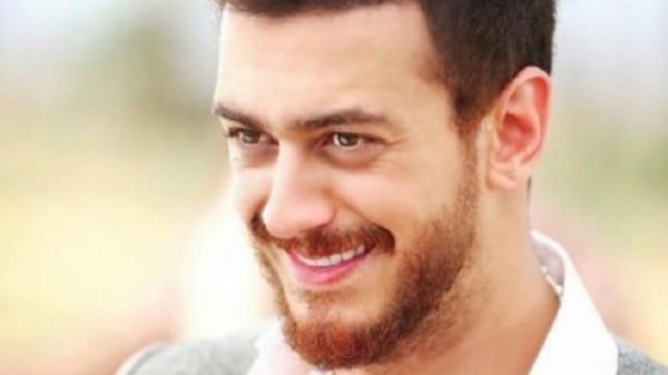 تفاصيل صادمة في قضية سعد لمجرد قد تنهي مستقبله وأول صورة له مع الفتاة المتهم باغتصابها