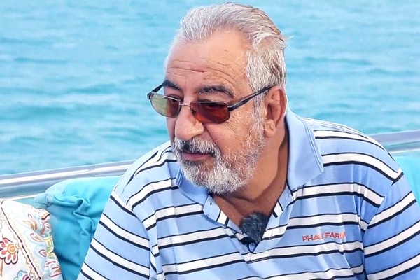 أحمد راتب يفقد السيطرة ويبكي على الهواء بسبب ابنته 9998774860