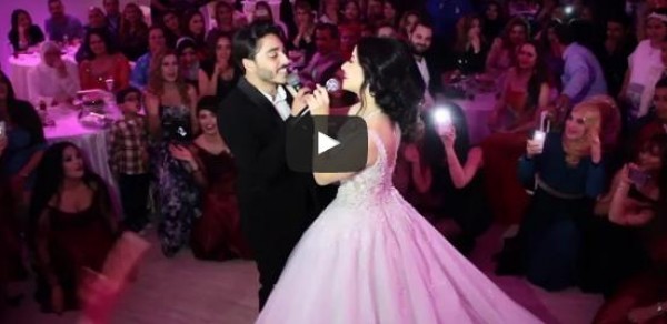 لحظات رومانسية تجمع عروسين في حفل الزفاف تحقق مليون مشاهدة