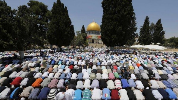 لماذا لا يصلي بالمسجد الأقصى سوى المسنين من الغزيين؟