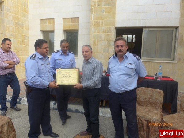 الشرطة تكرم عدد من رؤساء البلديات في جنين