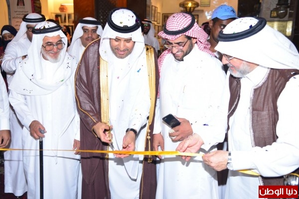 مدير السياحة يفتتح المعرض التشكيلي لأمل القحطاني