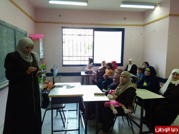 مدرسة بنات عمربن الخطاب في جنين تحي يوم الاستقلال