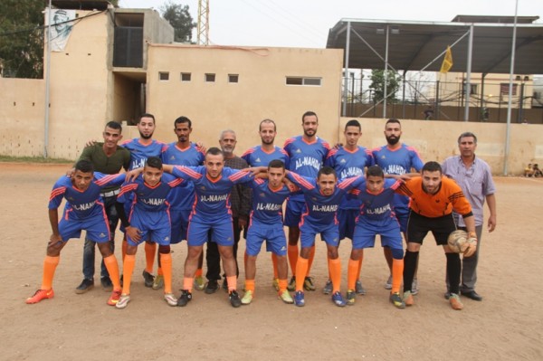اللواء ابوعرب يسلم كاس بطولة شهيد ابوعمار لكرة القدم لنادي العهد