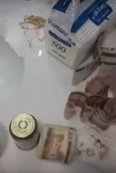 لحظة ضبط سعودي الخادمة متلبسة بالسرقة