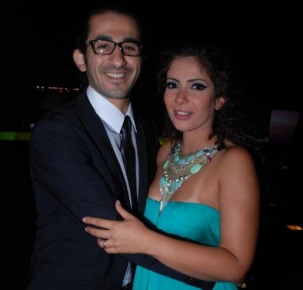 صورة محمد هنيدي يسخر من رومانسيّة منى زكي