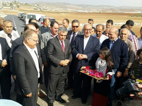 الأعرج يفتتح مشروع إعادة تعبيد المدخل الرئيسي لقرية عرانة
