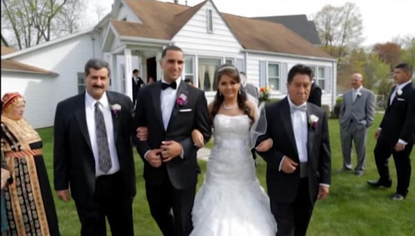 فيديو..العريس الفلسطيني يأخذ عروسه البوليفية من بيتها