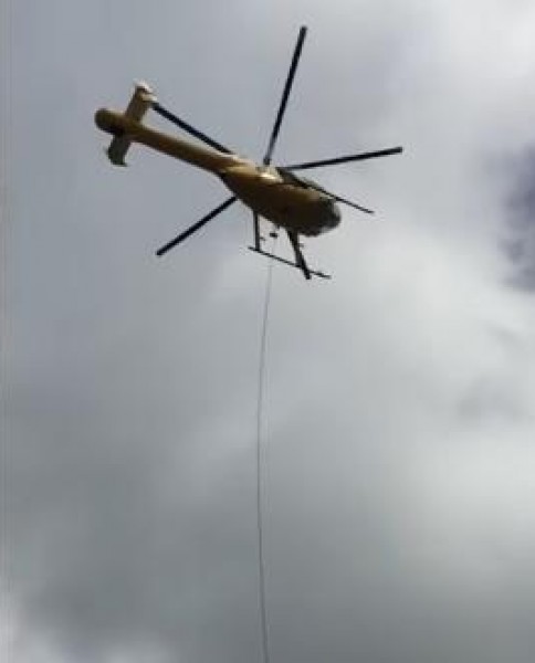 سقوط منقذ أثناء إنقاذ شخص بالمروحة