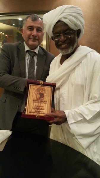 مركز العودة يكرم السودان