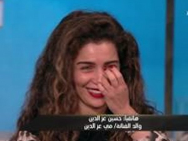 مى عز الدين تبكى على الهواء