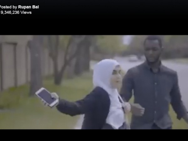 حسبت أنه حاول سرقة حقيبتها..فأنقذها من الموت دهسا تحت القطار