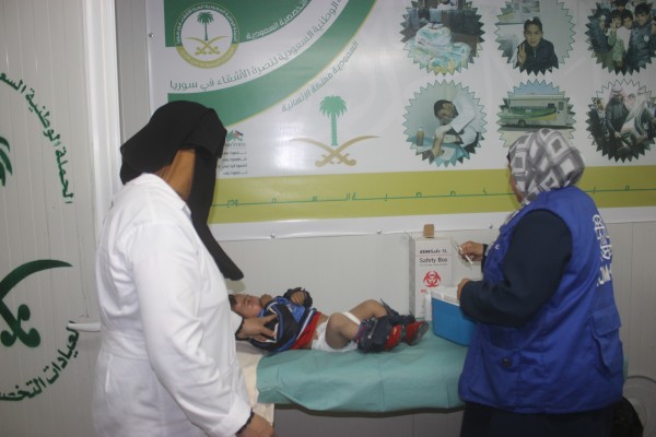 العيادات التخصصية السعودية تقدم اللقاحات والمطاعيم لـ 289 طفلاً