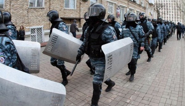 مقتل 5 من الشرطة الأوكرانية جراء اشتباك بين مجموعتي أمن بالخطأ