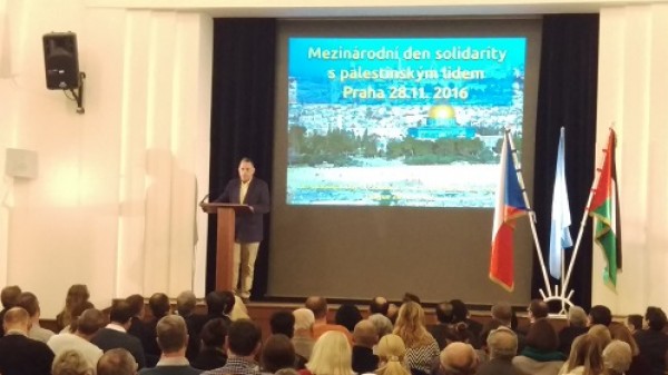 التشيك: إحدى ناجيات الهولوكوست والمفكر الإسرائيلي جدعون ليفي يتضامنان مع شعبنا