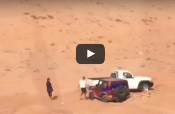 غباء قائد سيارة يثير سخرية السعوديين