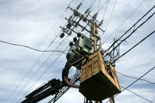 تعطل أحد خطوط الكهرباء المصرية المغذّية لجنوب القطاع