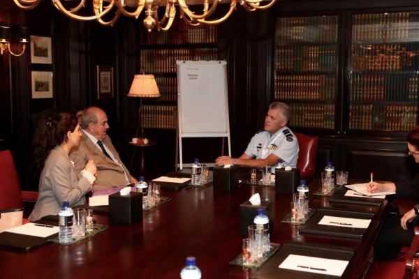 الدكتور اياد علاوي يلتقي قائد قوة المهام المشتركة الاسترالي  