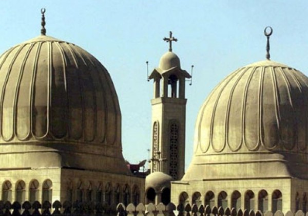 ما حكم الاعتداء على الكنائس ودور العبادة أو استهدافها بالهدم والتفجير؟