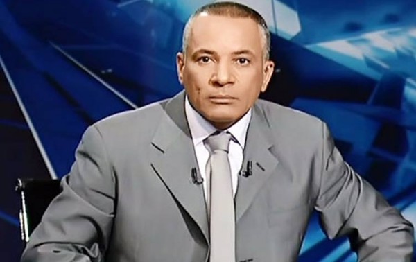 صدمة أحمد موسى من هُتاف الأقباط داخل الكنيسة