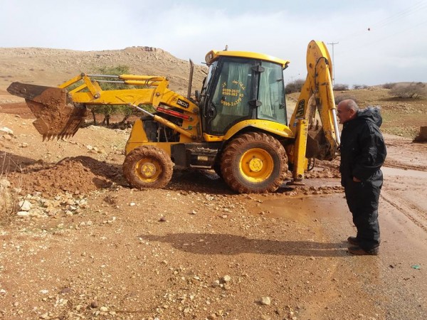 الاشغال العامة تتعامل مع السيول في محافظة طوباس والاغوار الشمالية