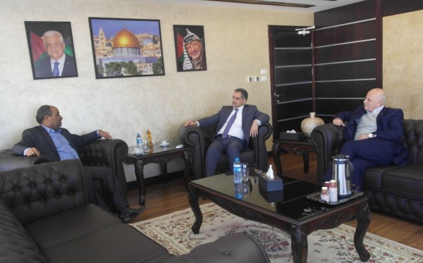 وزير الاتصالات يستعرض ملفات التعاون مع محافظ سلفيت