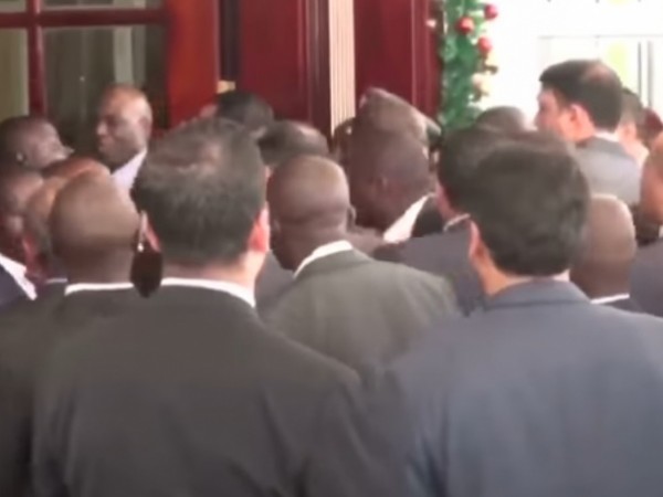 شجار بين حرس الرئيس السيسي والرئيس الأوغندى