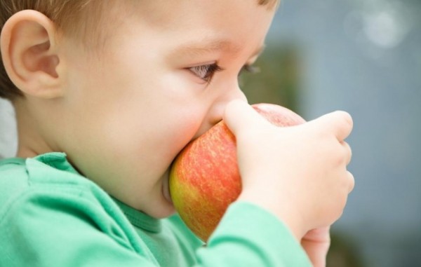 التفاح والجزر لتحافظي على ذكاء طفلك