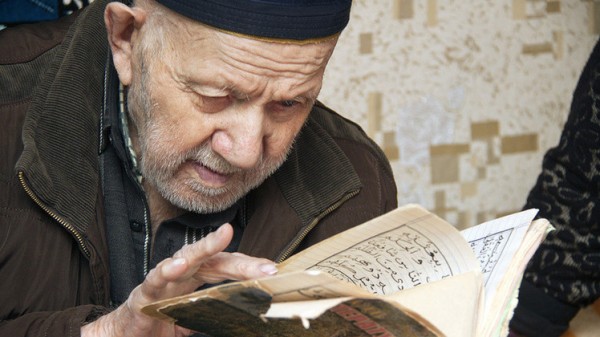عمره 120 عاما يحفظ القرآن عن ظهر قلب 9998788887