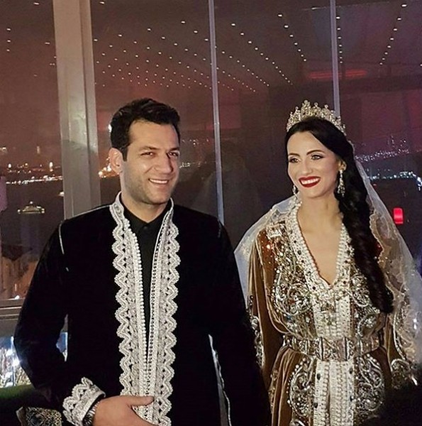 مراد يلدريم القفطان الذي لبسته في حفل زفافي ارتداه رسولنا الكريم