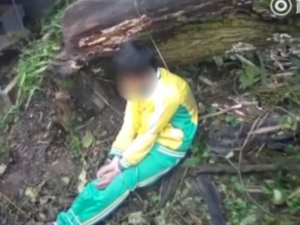 حيلة غريبة من طفل في محاولة لقضاء بعض الوقت مع والده