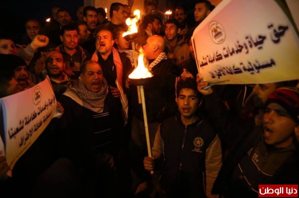 بالفيديو والصور.. مسيرة للقوى الفلسطينية برفح احتجاجاً على أزمة الكهرباء ومطالبة بإنهائها