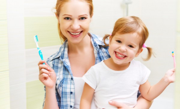 عودي طفلك على غسل أسنانه