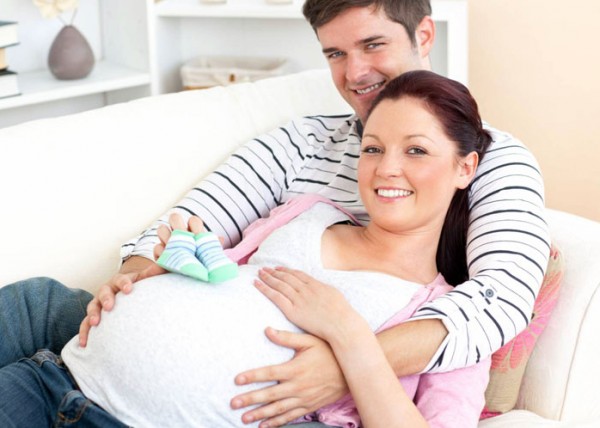 كيف يدعم الرجل زوجته نفسيًا أثناء الحمل؟
