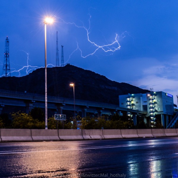 البرق في سماء السعودية