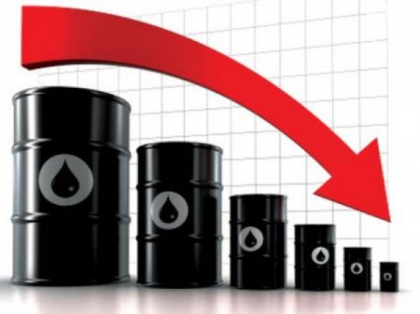 انخفاض أسعار النفط بسبب عدم الالتزام بخفض الانتاج
